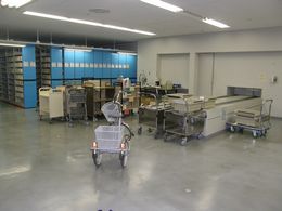 三輪自転車と地下1階の書庫