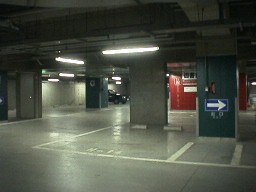 地下駐車場写真