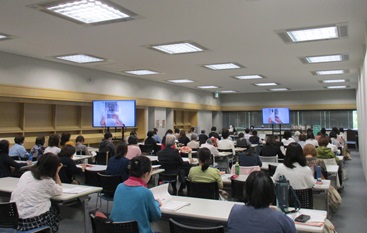 会場講演会の様子