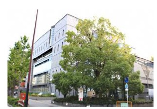 大阪市立中央図書館の外観写真