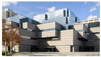 大阪府立中央図書館の外観写真