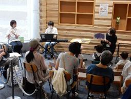 コンサートおはなし会の様子