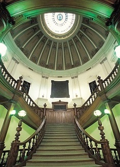 中之島図書館本館正面