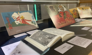 国際児童文学館閲覧室内での展示