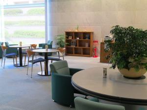 大阪府立中央図書館 １階案内 大阪府立図書館